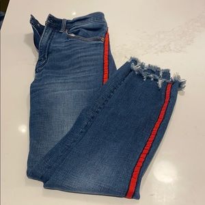 Cropped skinny jeans with red stripe